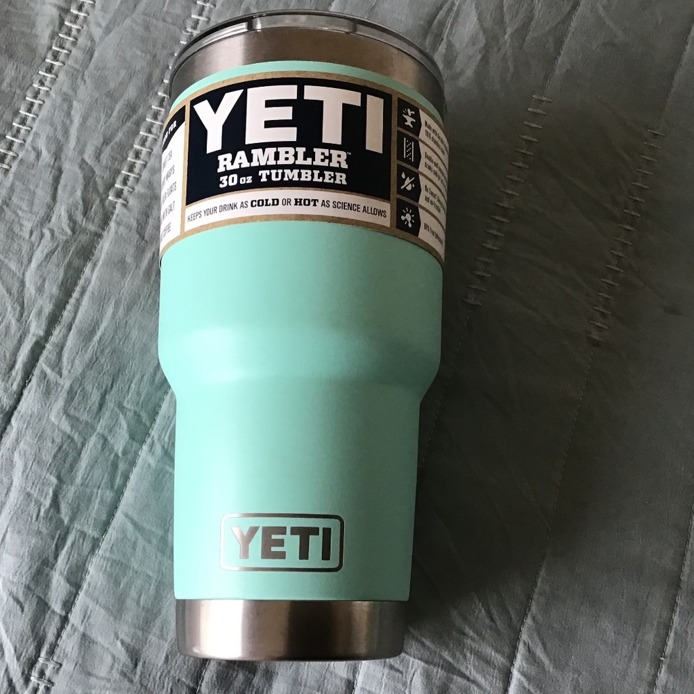 YETI - The RAMBLER 30 ounce TUMBLER - SeaFoam in color